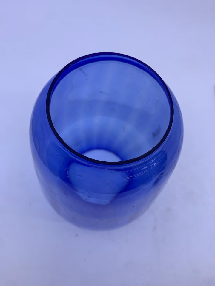 2PC BLUE GLASS CANDLE HOLDER.