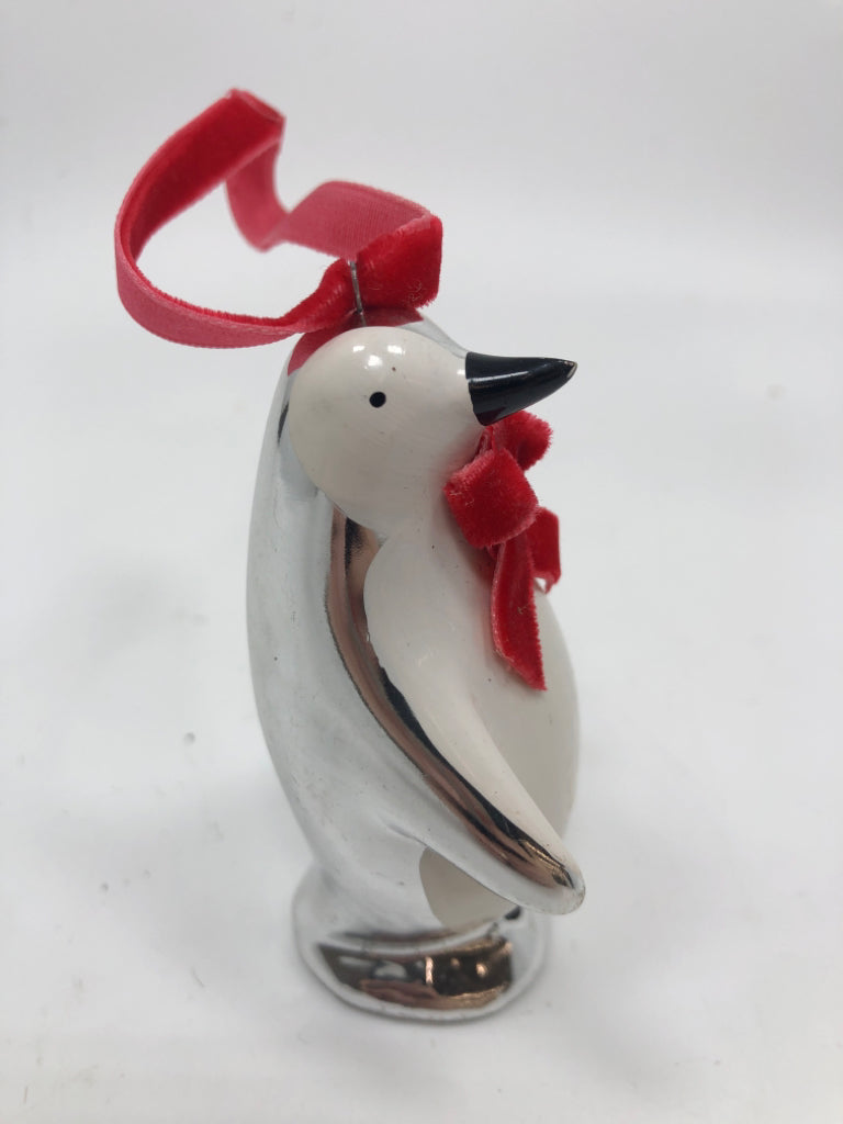 SILVER PENGUIN W/RED BOW ORNAMENT.