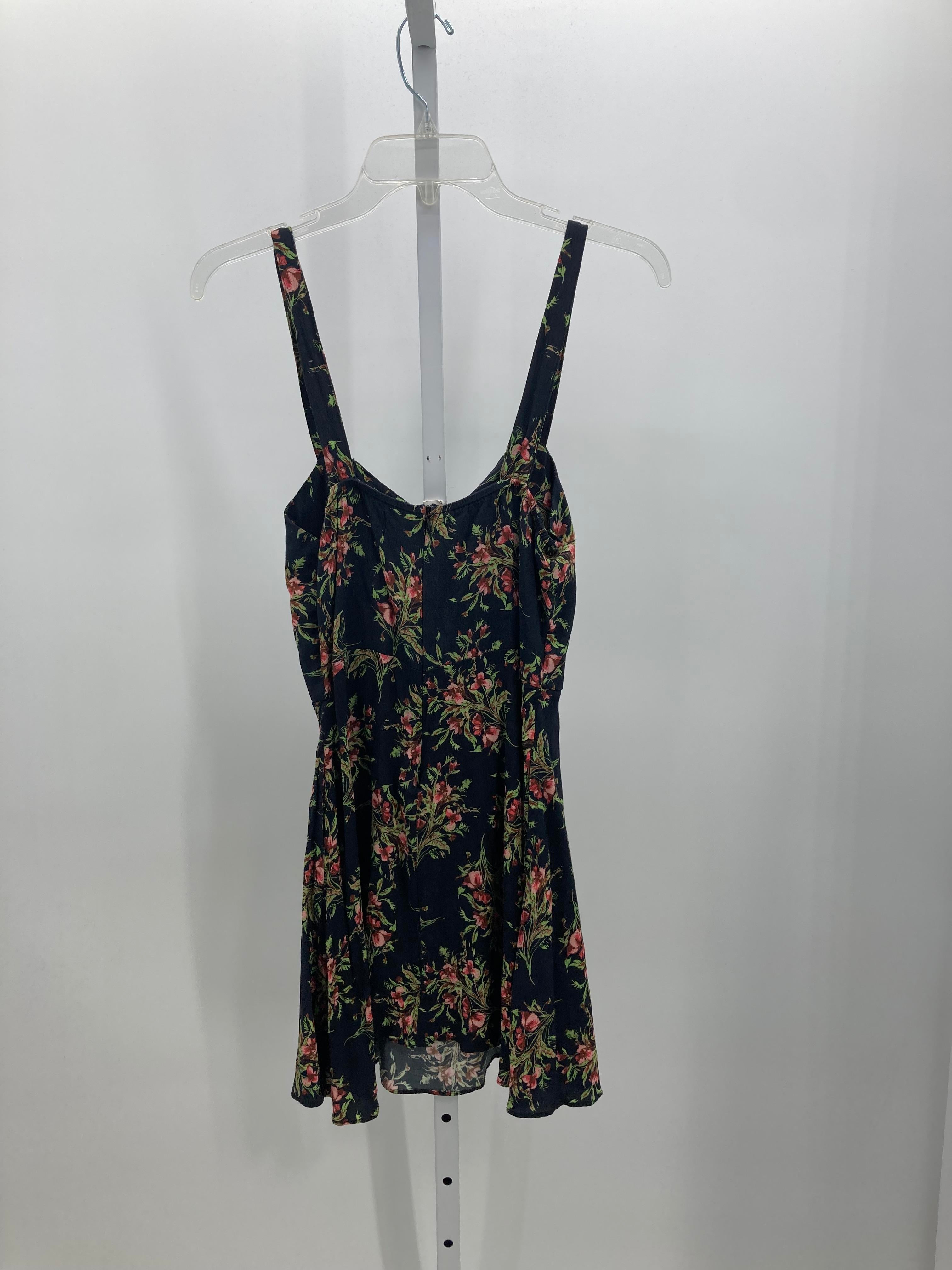 Size Medium Juniors Sleeveless Dress