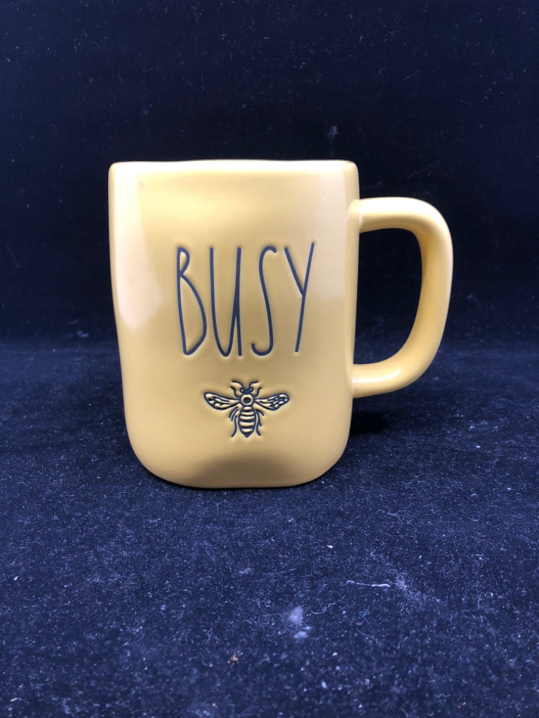 RAE DUNN BUSY BEE MUG.