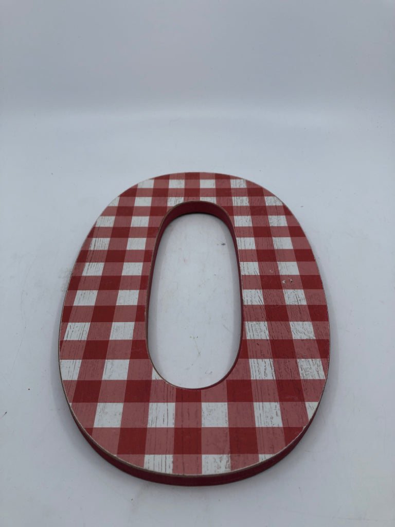 RED AND  WHITE CHECKERED "O".