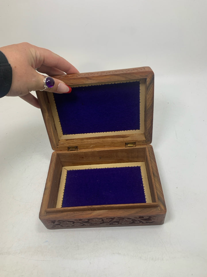 WOOD CARVED FLORAL JEWELRY BOX.
