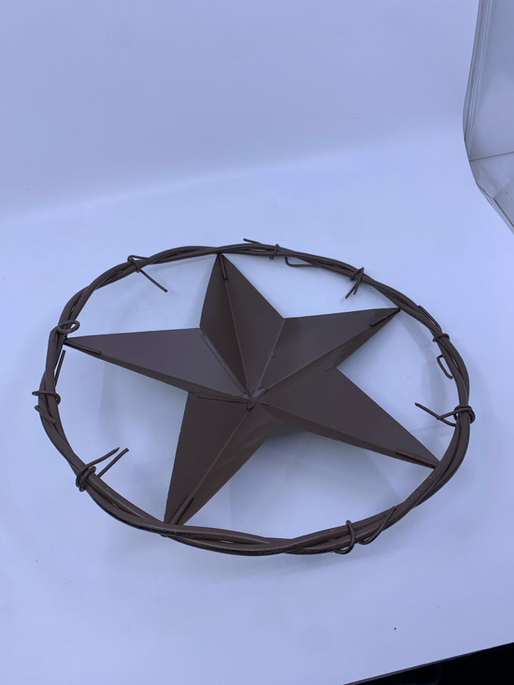 BROWN PRIMITIVE STAR IN CIRCLE WALL ART.