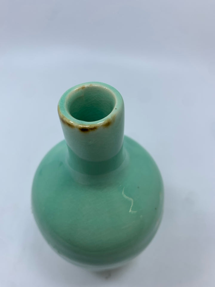 SM RUSTIC TEAL GLAZED VASE.