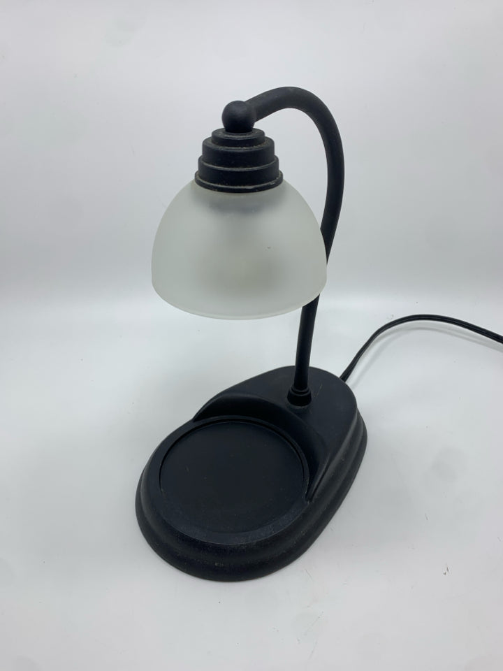SM CANDLE WARMER W/FROSTED SHADE.