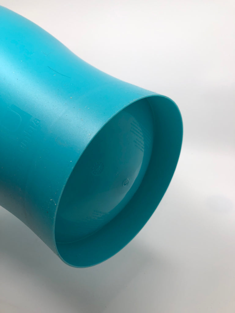 TEAL PLASTIC TRASH CAN.