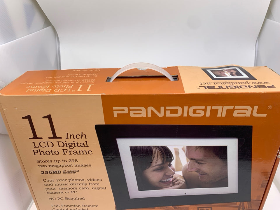 NIB 11" LCD DIGITAL PHOTO FRAME