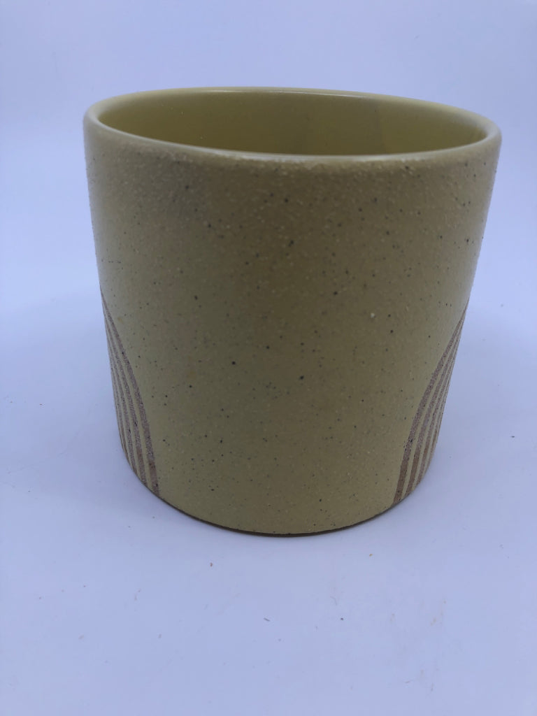 YELLOW TEXTURED PLANTER W/ RAINBOW.