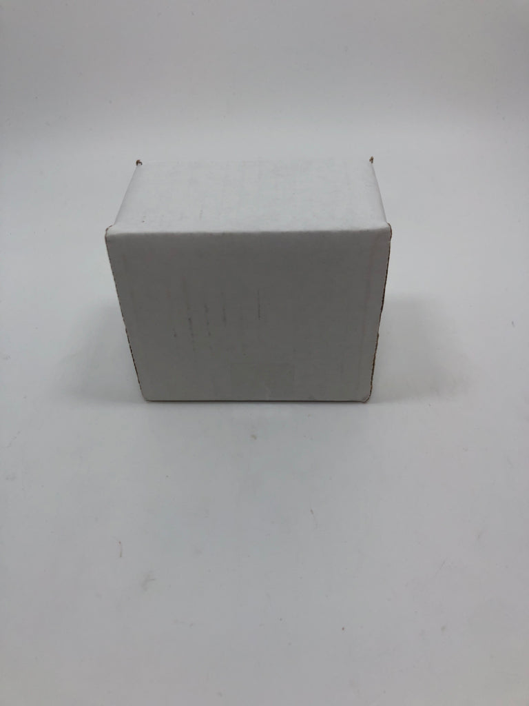 NIB MOLLY PARKERS OLD SCHOOL CUTTING BOARD BALM.