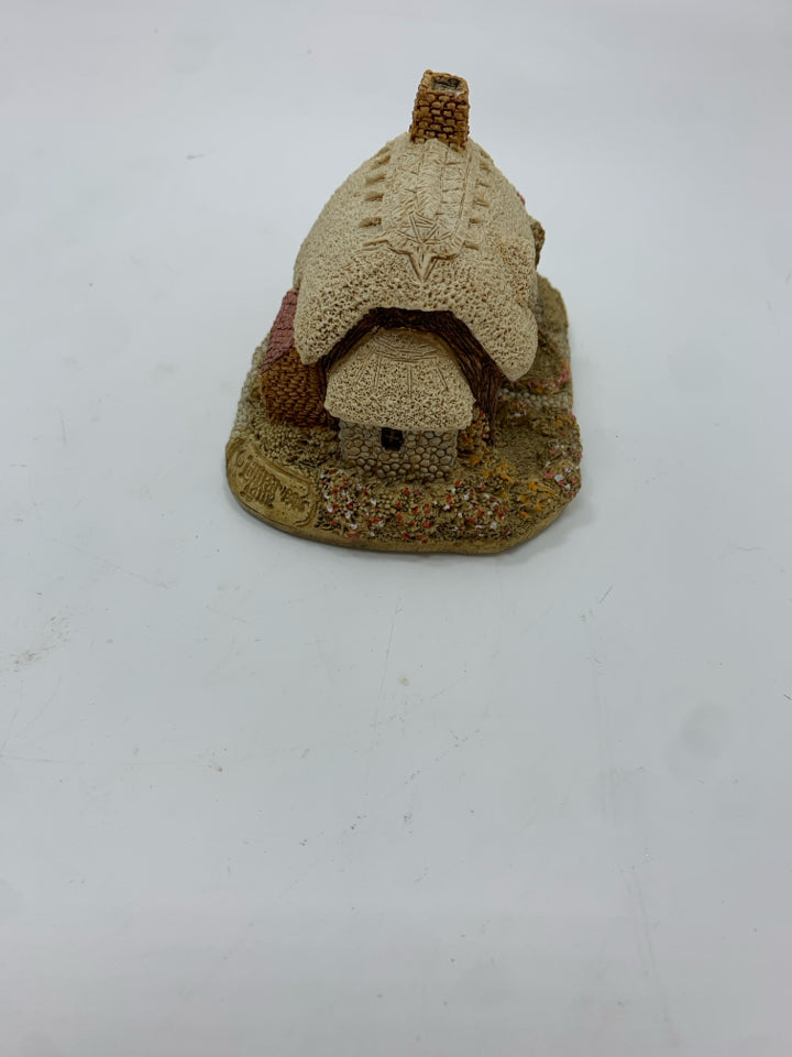 SPRING BANK LILLIPUT LANE COTTAGE W/PAPER.