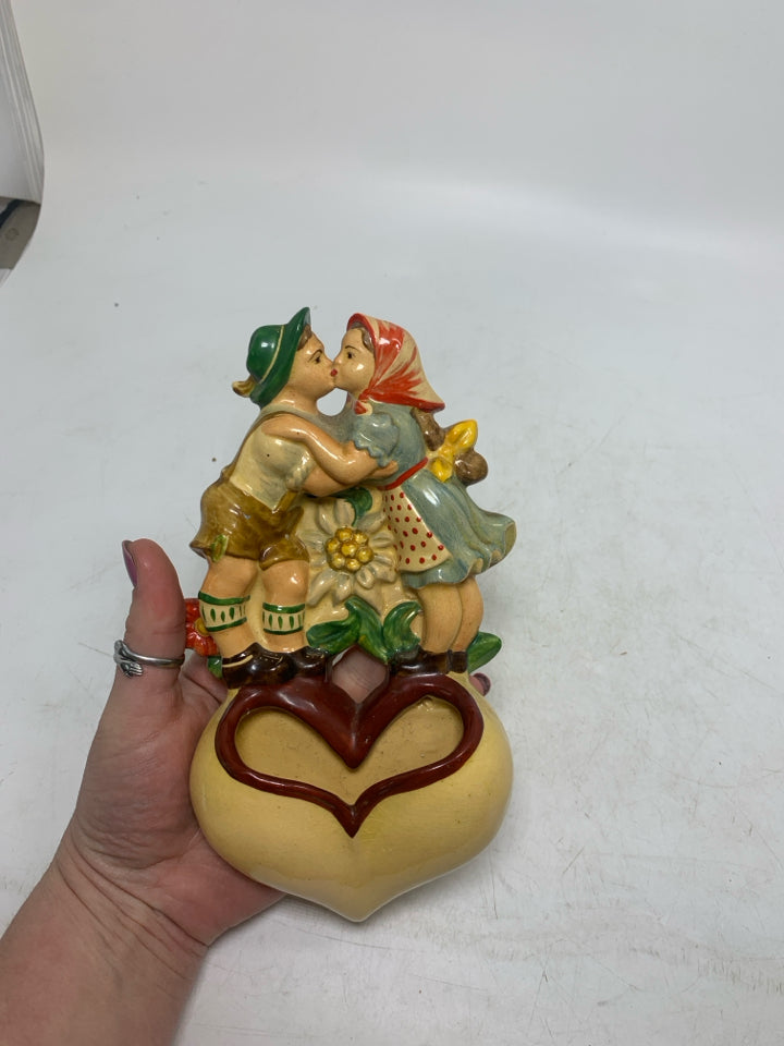 VTG COUPLE KISSING WALL PLANTER.