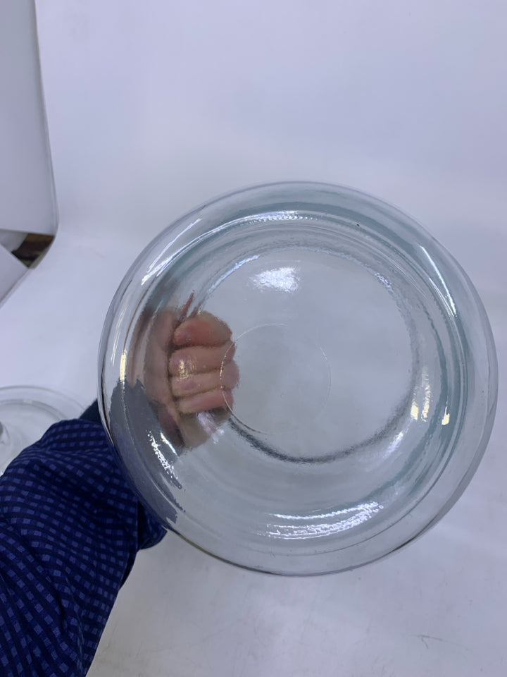 CLEAR GLASS CANISTER.