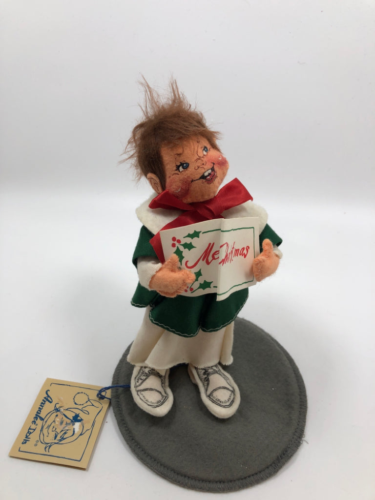SM ANNALEE CHRISTMAS CAROLER.