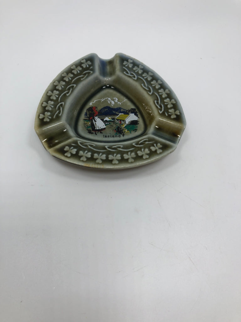 IRISH GLAZED SHAMROCK ASHTRAY.
