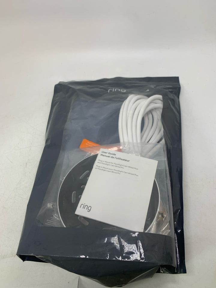 NIP RING CAMERA PLUG-IN FLOODLIGHT CARM WIRE MOUNT.