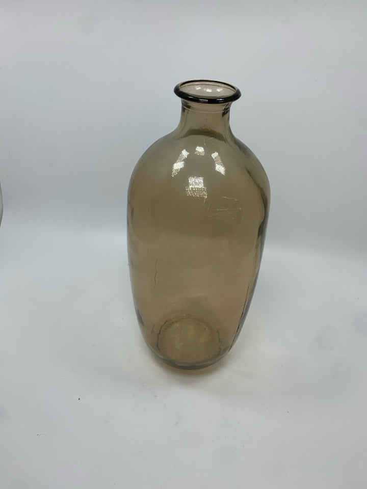 AMBER GLASS VASE.