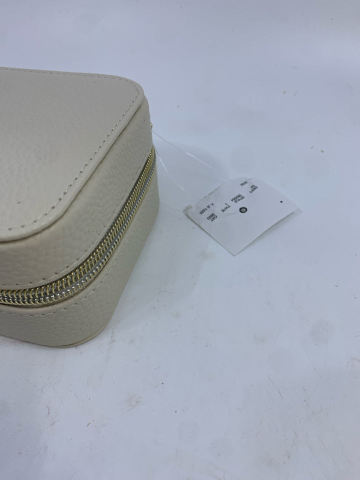 TAYLOR MADISON JEWELRY TRAVEL CASE CREAM.