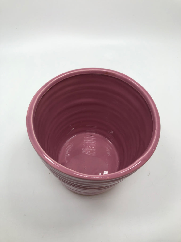 SM PINK CERAMIC PLANTER.