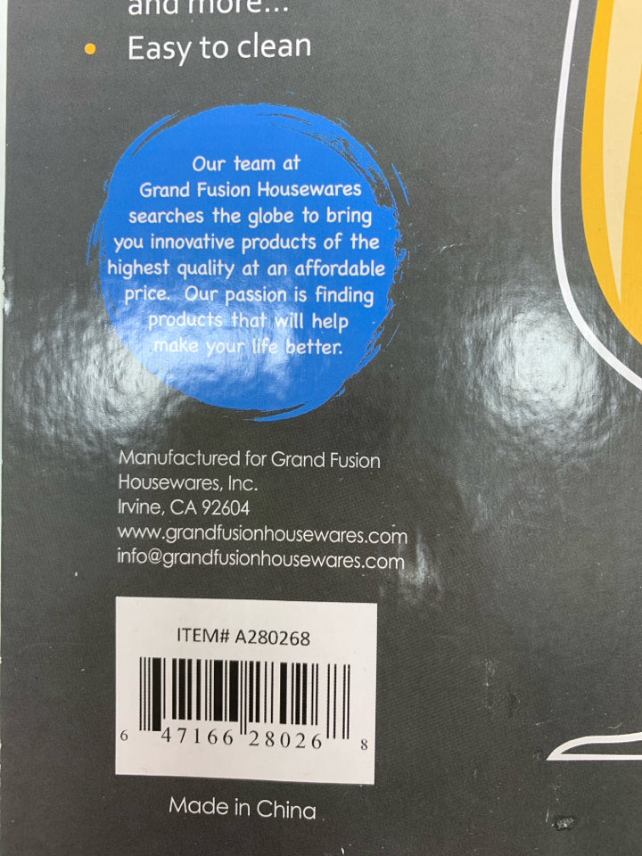 NIP 3PC SILICONE STRAWS W/CLEANING BRUSH.