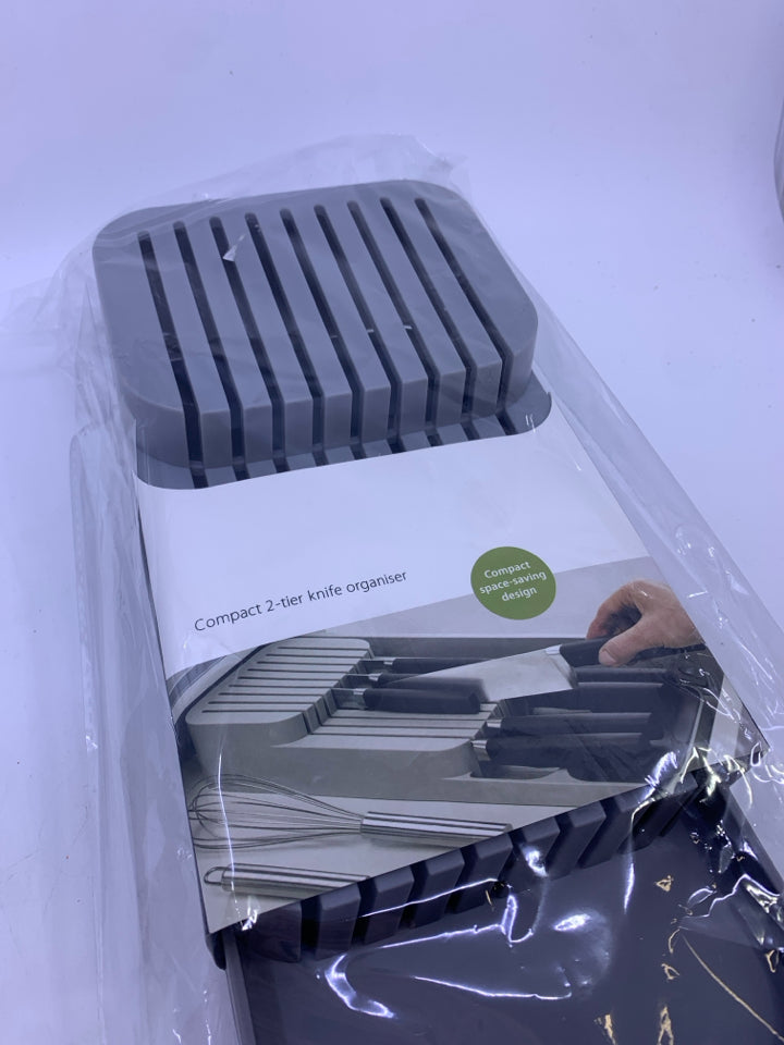 NIP COMPACT KNIFE ORGANIZER.