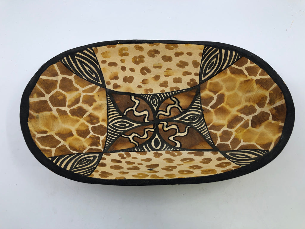 OVAL WOOD CRAVED BOWL W/ PAINTED ASSORTED ANIMAL PRINTS.