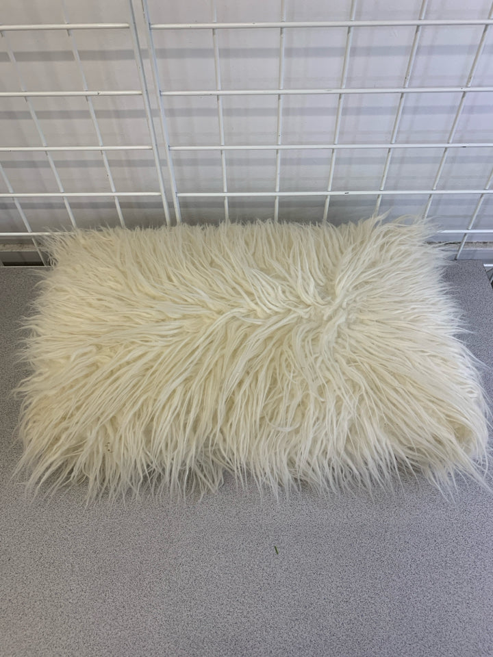 MAGASHONI CREAM FAUX FUR PILLOW.