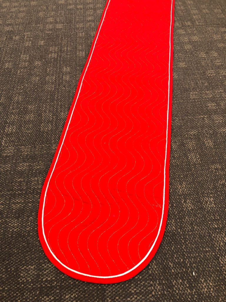 RED/GOLD TABLE RUNNER W/WHITE RIM.