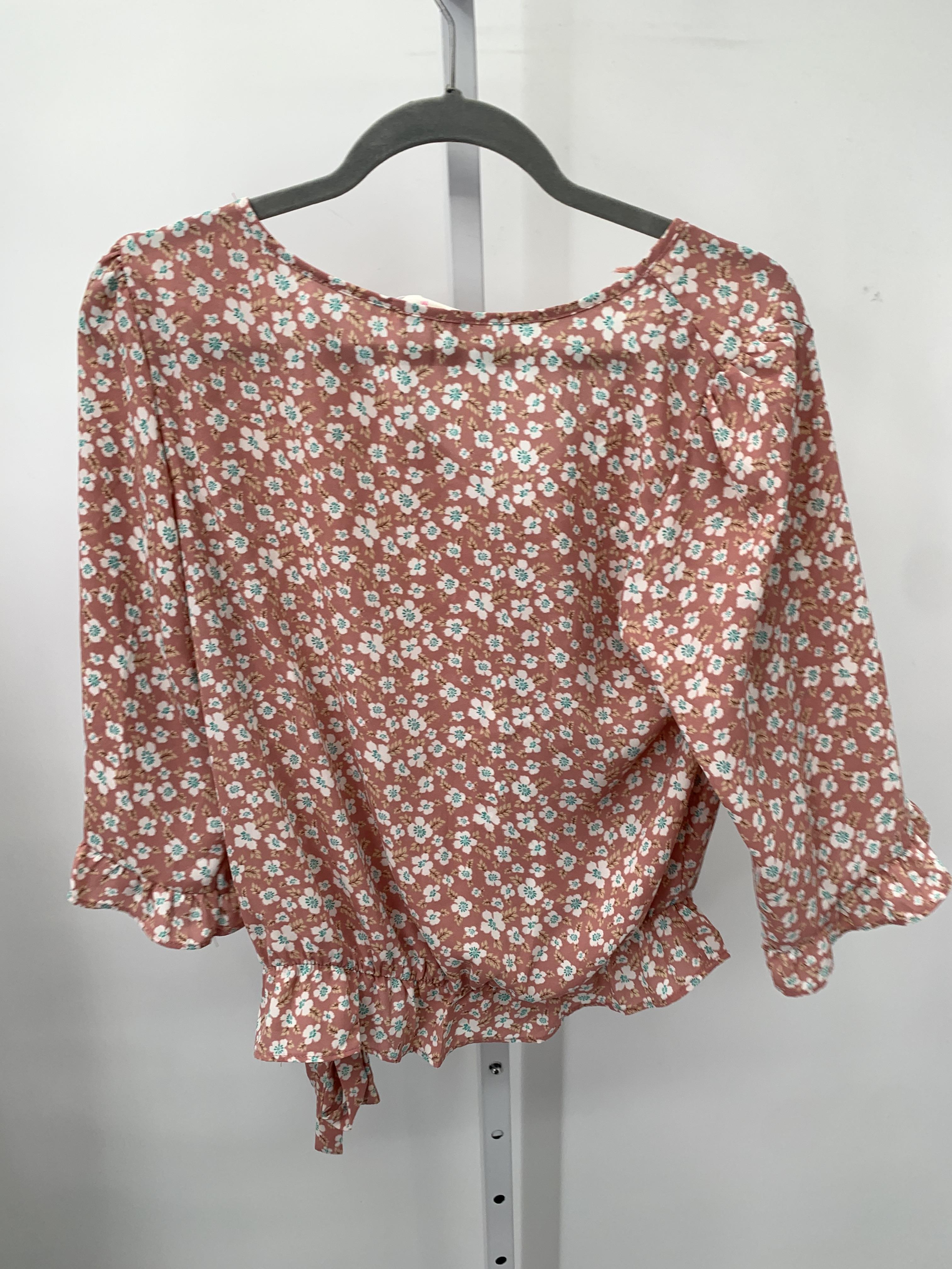 Size Medium Juniors 3/4 Sleeve Shirt