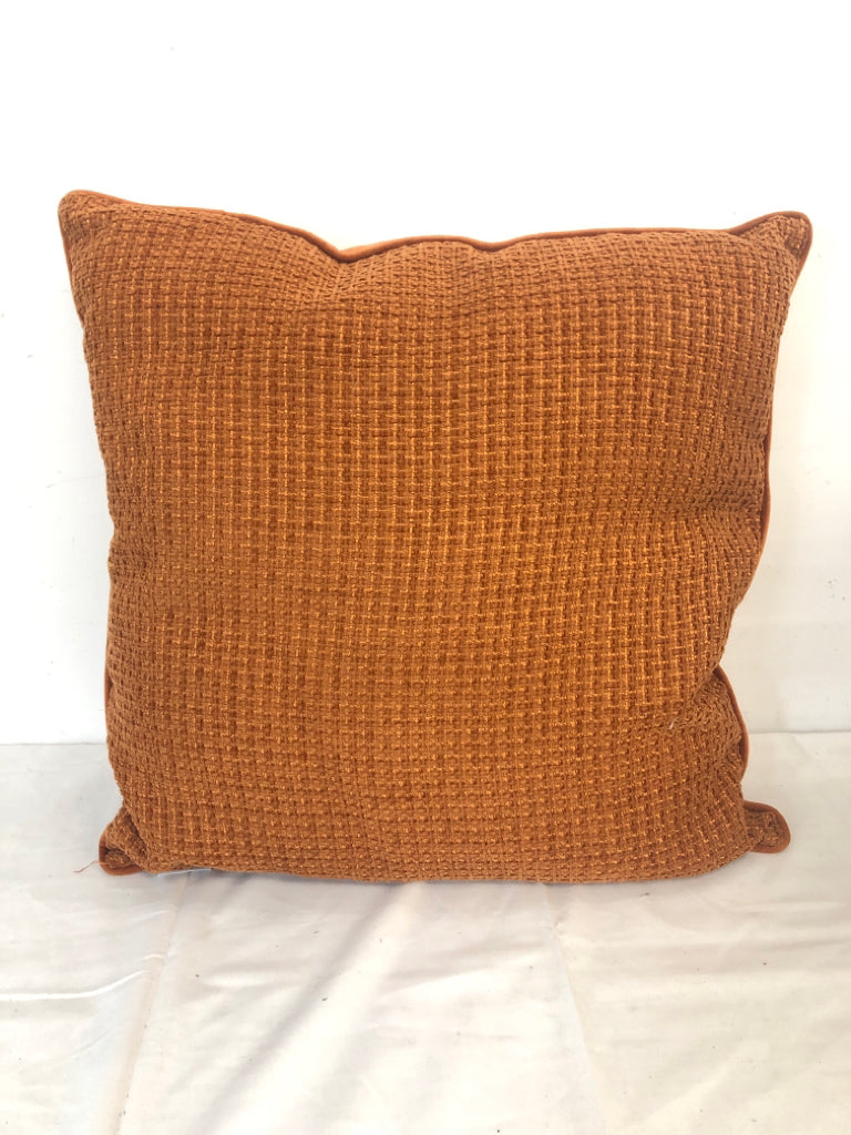 ORANGE TEXTURED SQUARE PILLOW.