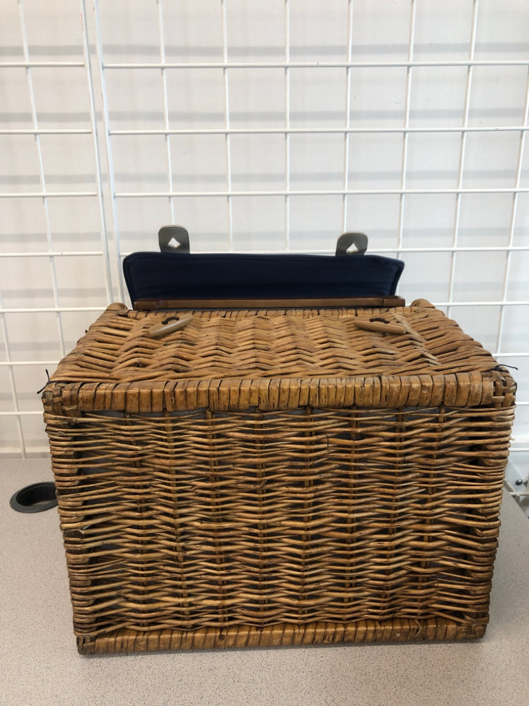 WICKER PICNIC BASKET SET W/BLUE STIPE LINING.