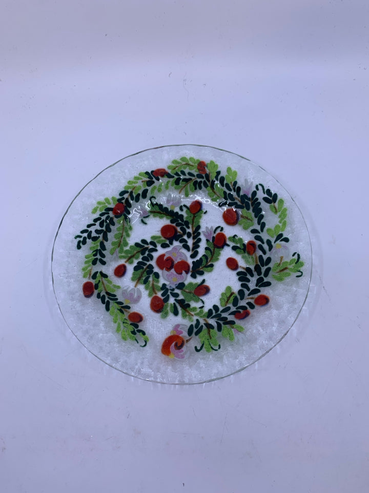 6 ASSORTED FUSED GLASS FLORAL DINNER PLATES.