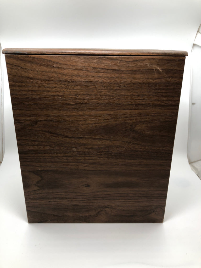 6 DRAWER WOOD JEWELRY BOX W/NECKLACE STORAGE.