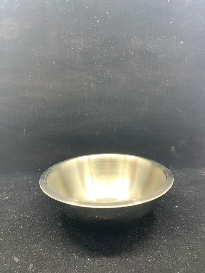 STAINLESS STEEL BOWL.