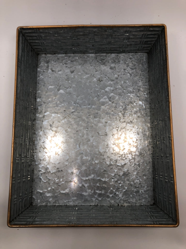RECTANGLE METAL TRAY W/BRONZE PAINTED SIDES.