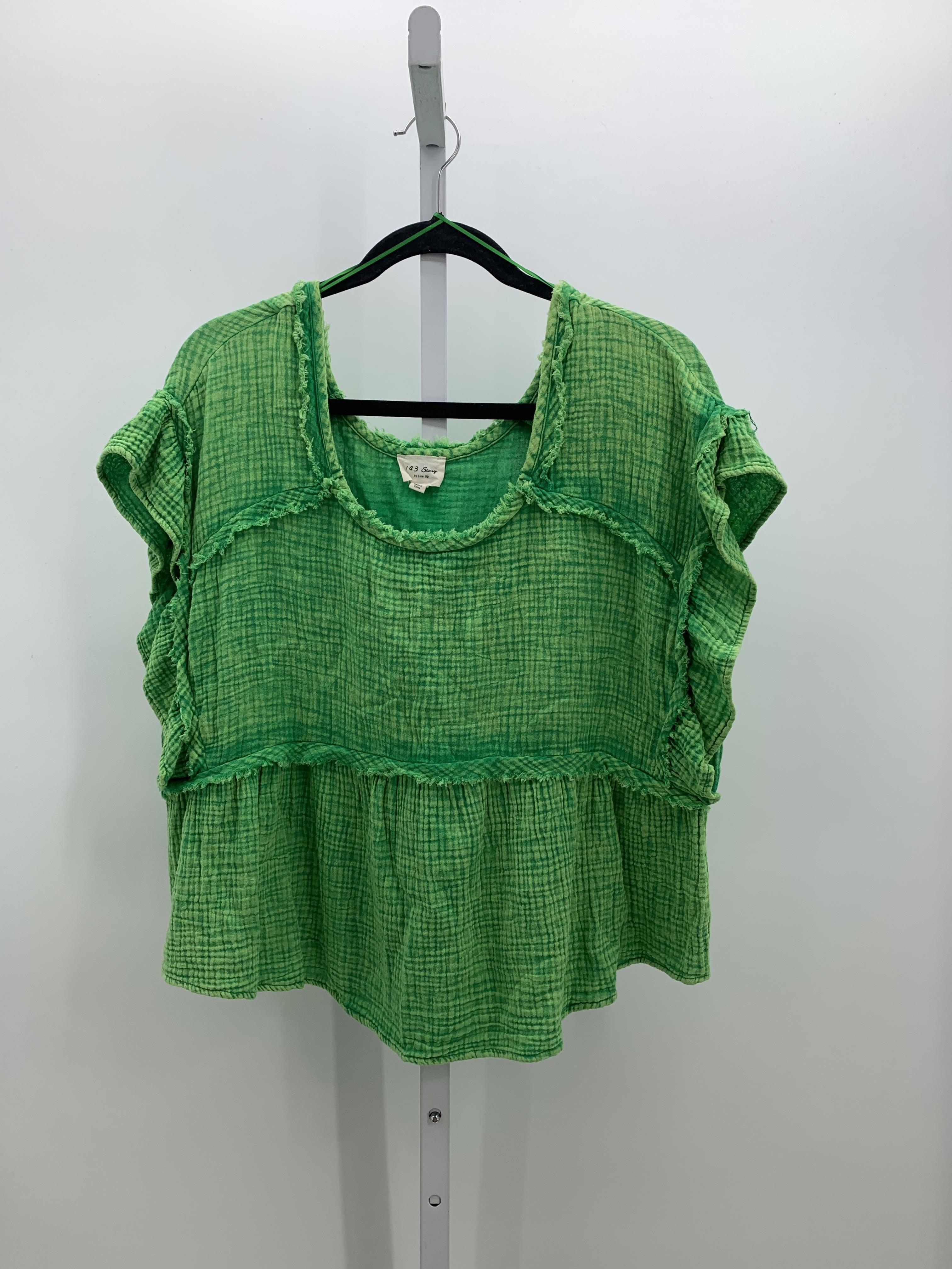 Size Medium Misses Short Sleeve Shirt