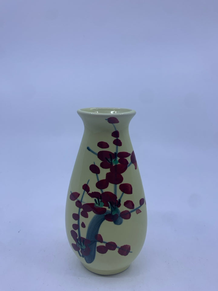 RED FLORAL WIDE BASE VASE.