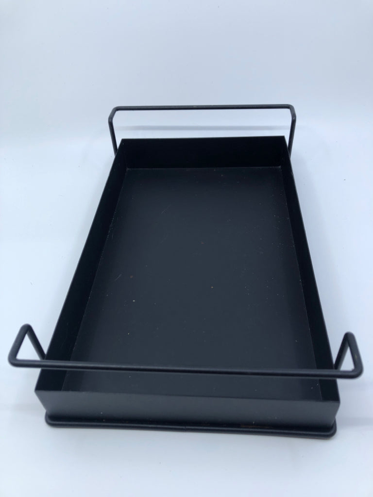 BLACK MATTE METAL RECTANGLE TRAY W/ HANDLES.