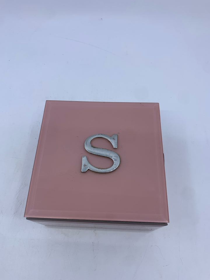 SMALL PINK "S" JEWELRY BOX.