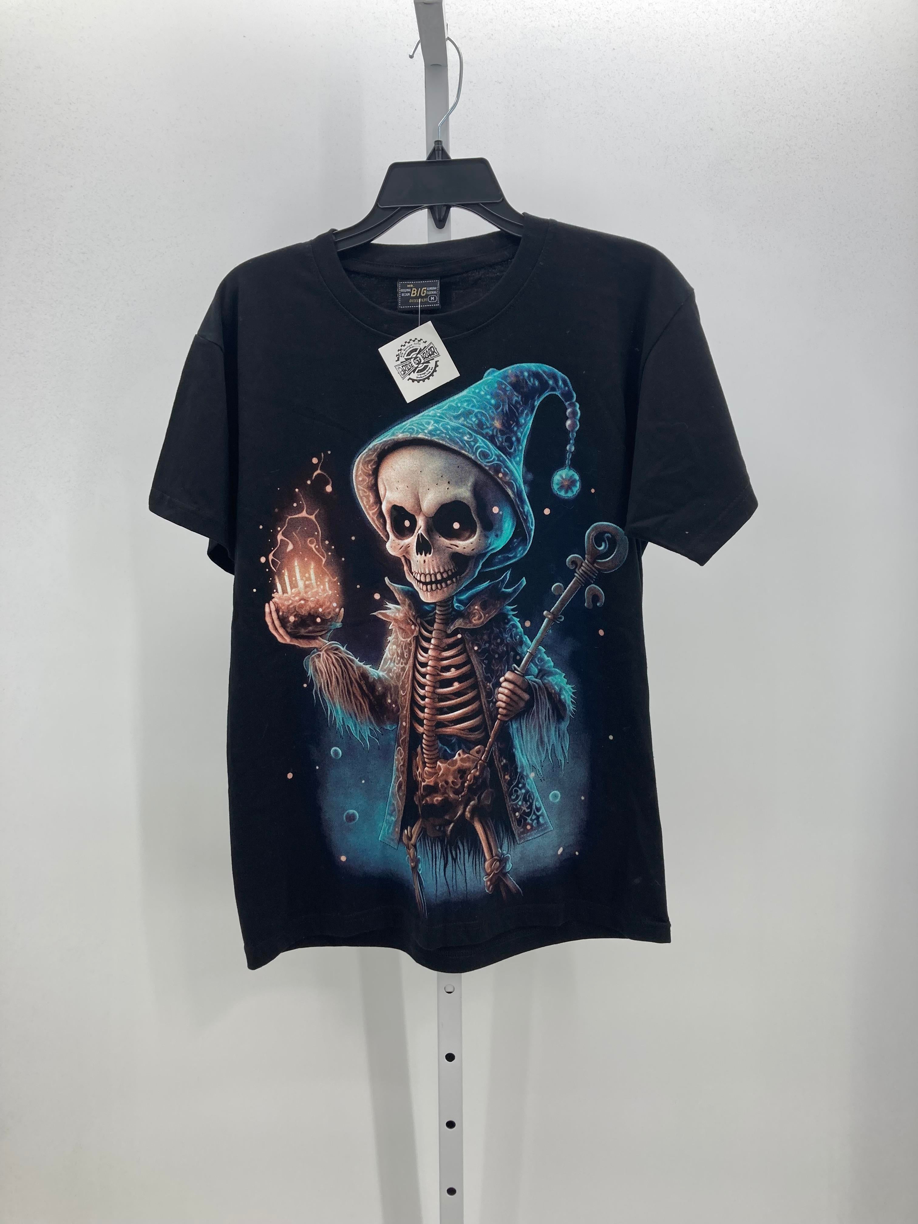 NEW GRAPHIC TEE.