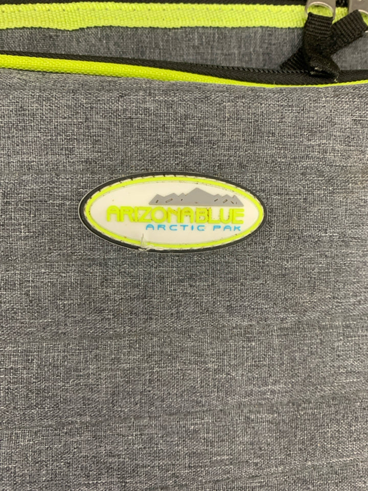 ARIZONABLUE ARCTIC PAK GRAY ROLLING COOLER BAG.
