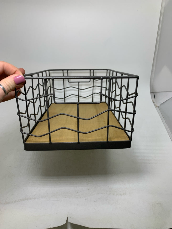 METAL CRATE BASKET W/ WOOD BOTTOM.