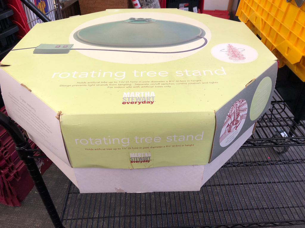 NIP ROTATING TREE STAND MARTHA STAURT.