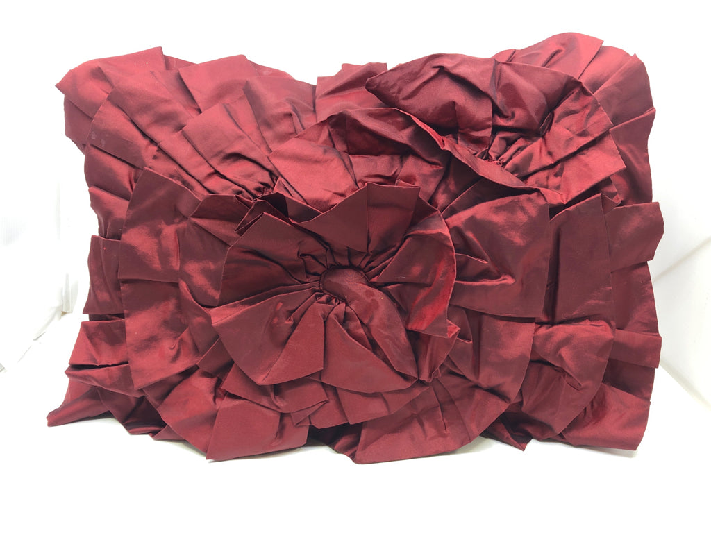 RED RECTANGLE RUFFLE PILLOW.