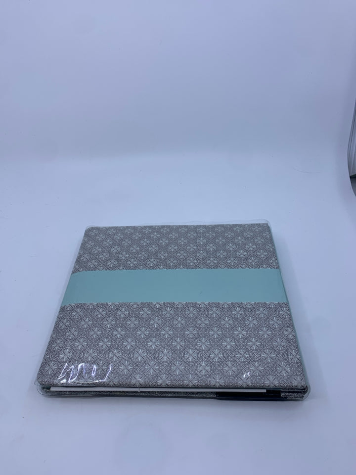 NIP SCRAPBOOK MINT GREEN BLACK/WHITE STAR PATTERN.