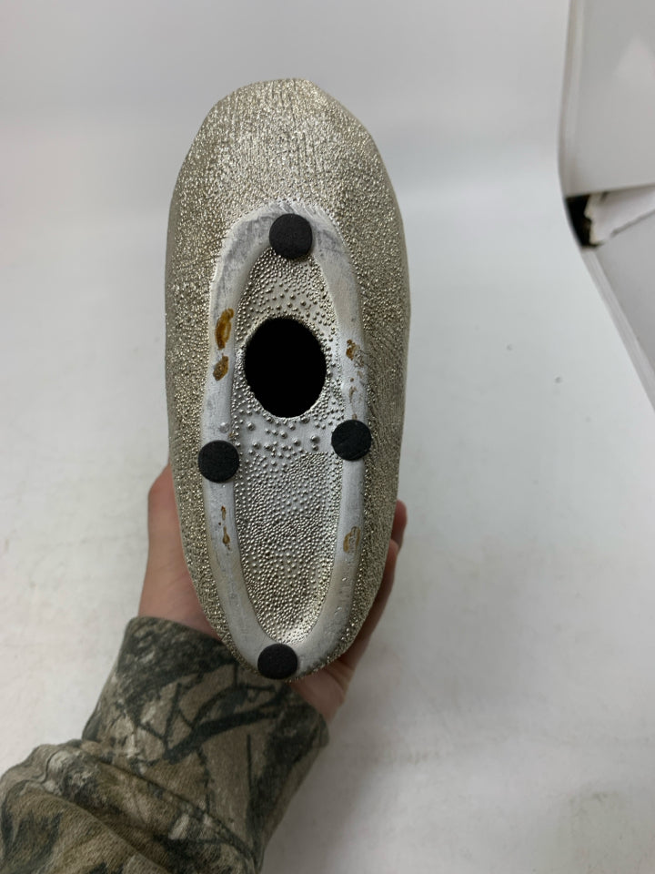 3D CERAMIC PUFF HEART SIDEWAYS.