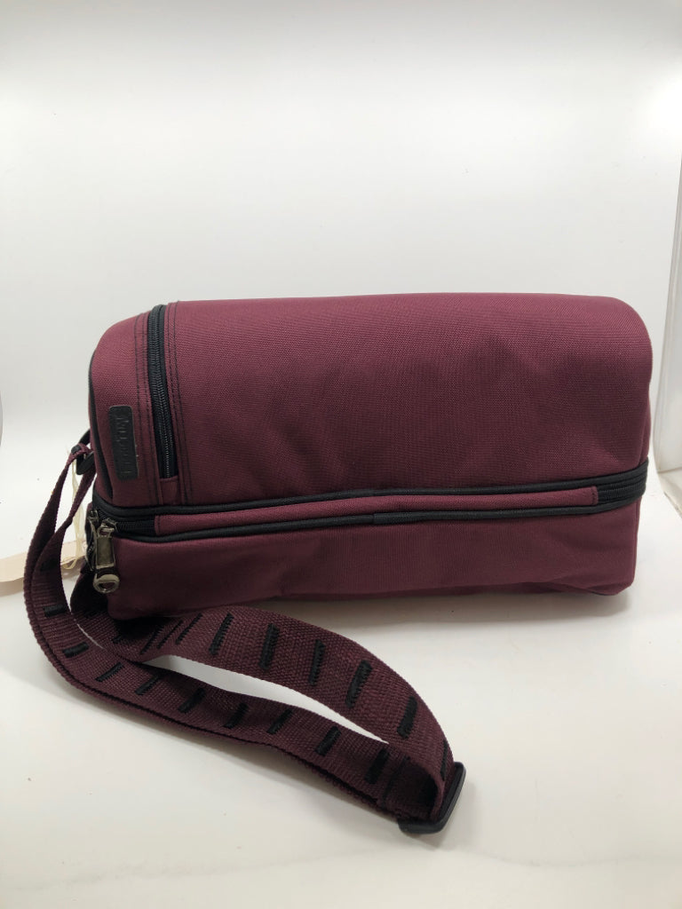 WITH TAGS WINE COLOR TRAVEL WINE COOLER W/ GLASS NAPKINS CORK & NAPKINS.