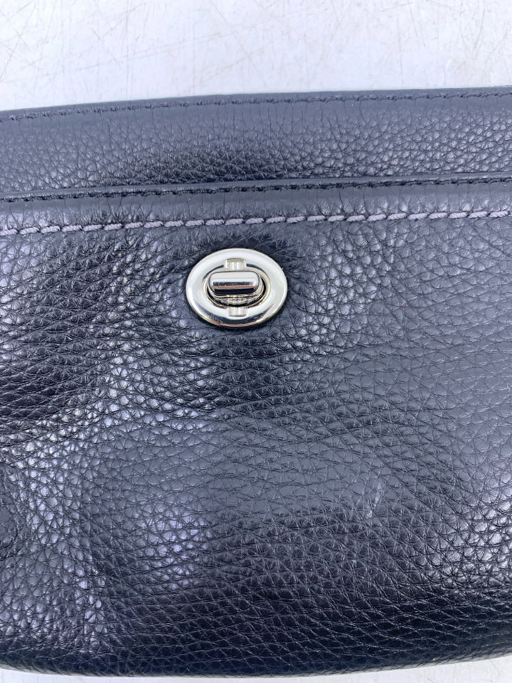 Coach Zip Turnlock Wristlet *No Charm Tag/Minor Interior Mark