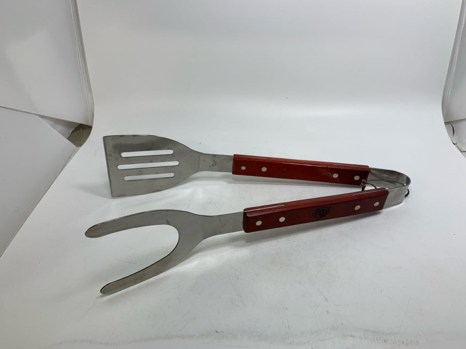 GRILLING WOOD/STAINLESS STEEL BURGER GRIP SPATULA.