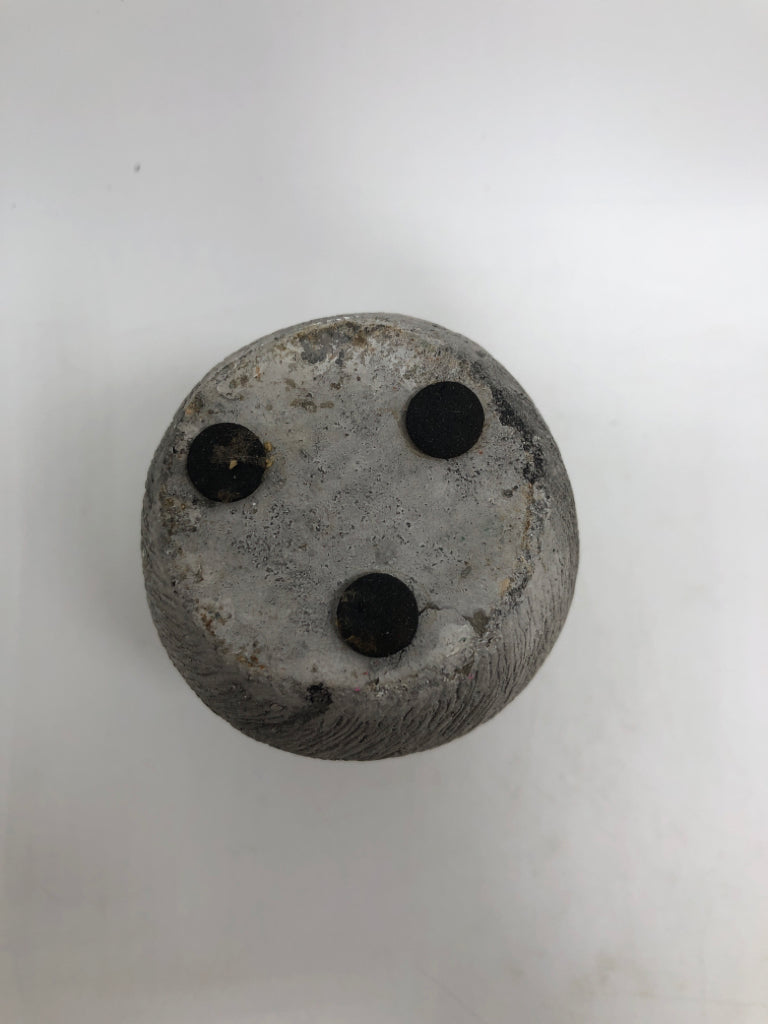 CEMENT SWIRL BUD VASE.