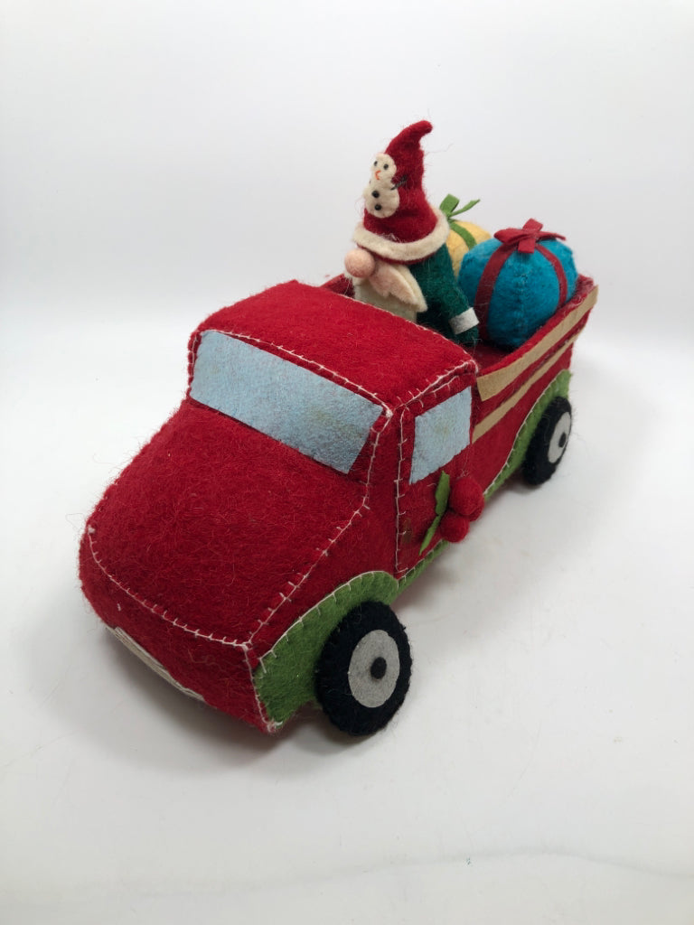 FELT RED TRUCK W/ GNOME/PRESENTS IN BED.